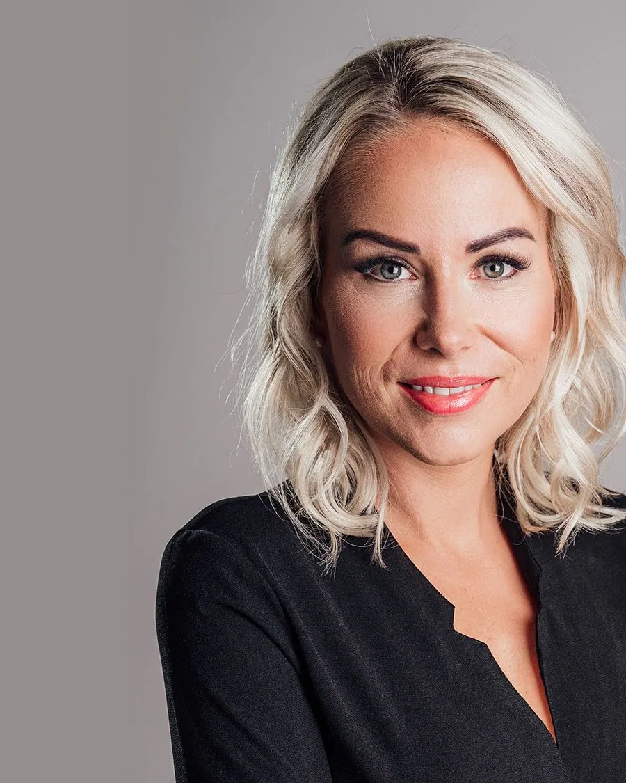 Sabrina Vlachos, Inhaberin der Schönerie